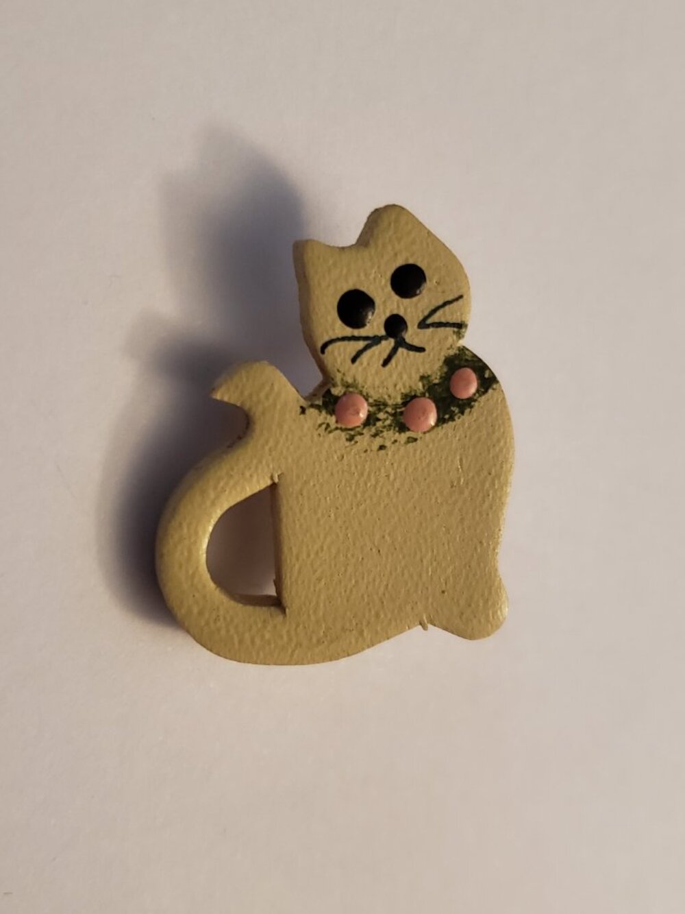 Vintage Handpainted Wooden Cat Kitten Pin Brooch Cream Multicolor Jewelry
